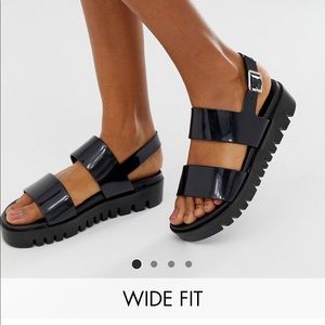 Wide chunky flat sandals